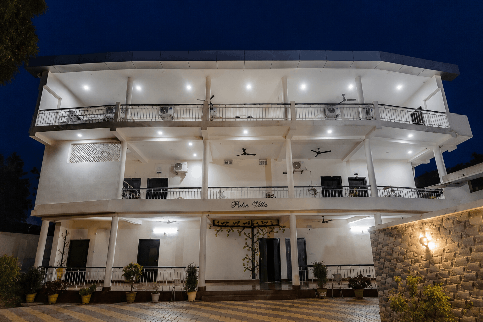 Hotels & Marriage Lawns (होटल एवं मैरिज हॉल) - Rajshri Buildcon Patna Bihar